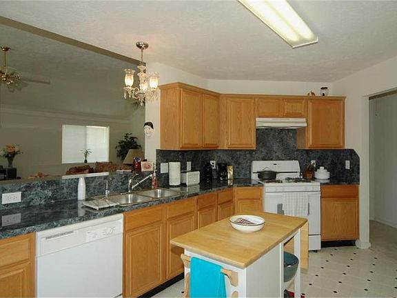 5th image of 9221 San Saba Ct