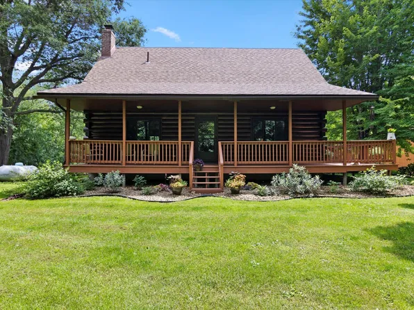 38009 Hemingway Ave, North Branch, MN 55056