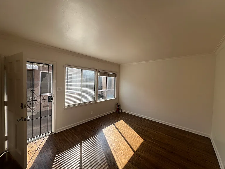 2420 34th St #2422 — Photo 3