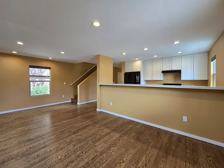 2180 W Alameda St #14 — Photo 5