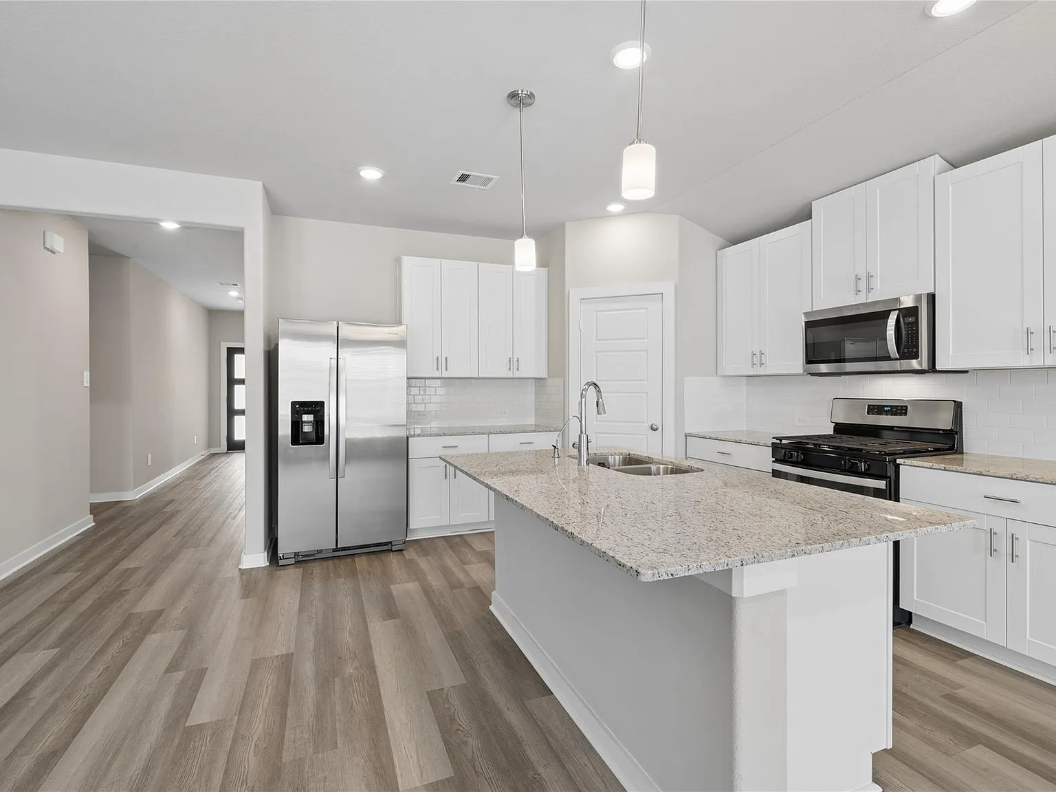 3 bed, 2.0 bath, 1666 sqft, $2,199 — Photo 3