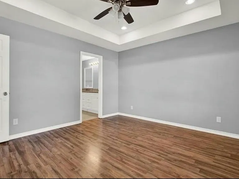 315 W Bond St — Photo 10