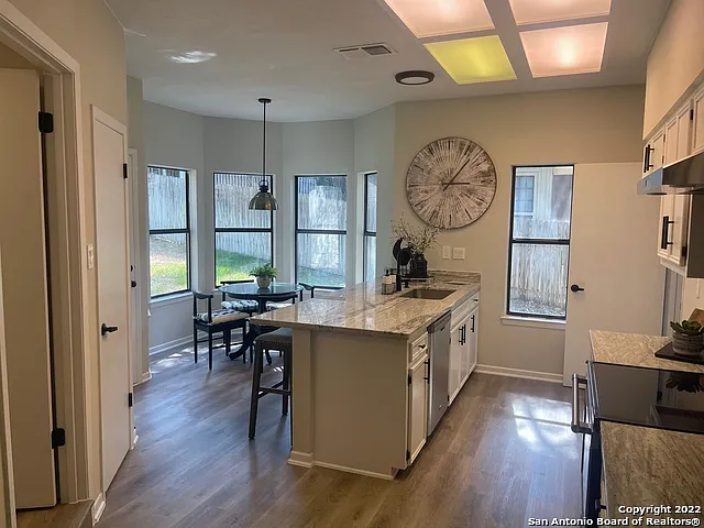 3 bed, 2.5 bath, 2323 sqft, $3,100 — Photo 4