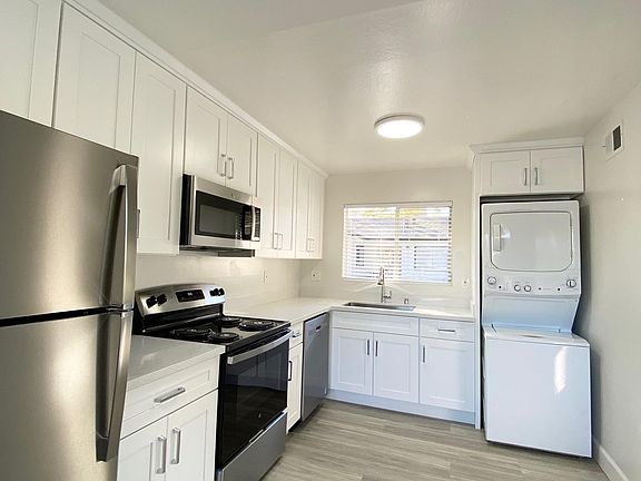 Newly remodeled with W/D inside