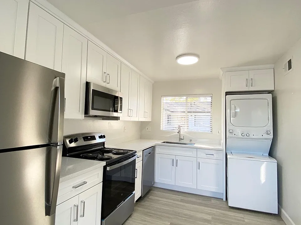 Newly remodeled with W/D inside