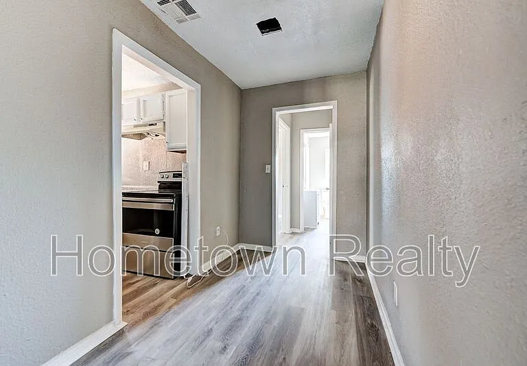 2122 N Glen Ellyn St — Photo 5