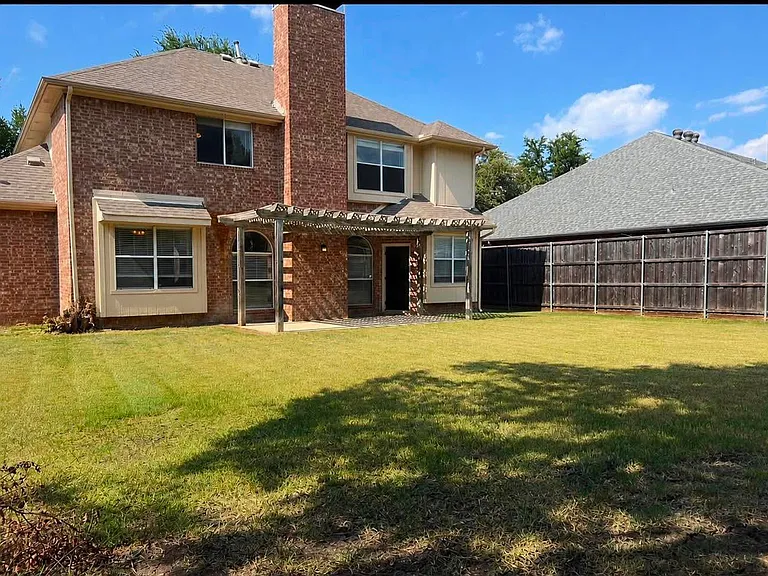 805 Sierra Ln — Photo 13