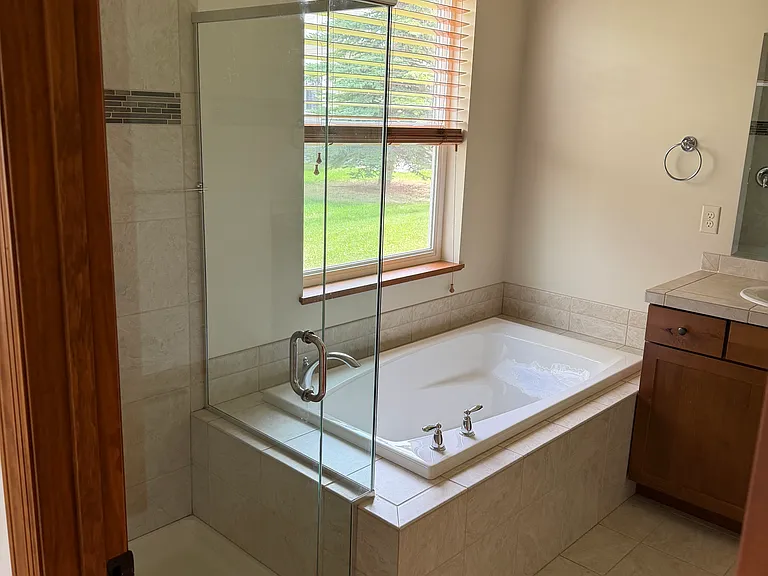 246 S Hanley Ave — Photo 12
