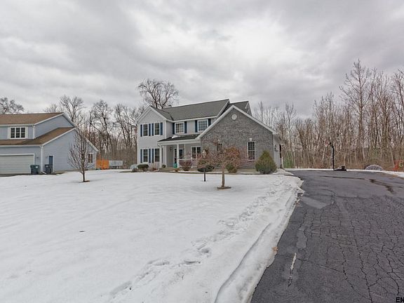 3rd image of 22 Oakhurst Ct
