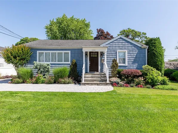 234 N Village Avenue, Lynbrook, NY 11563