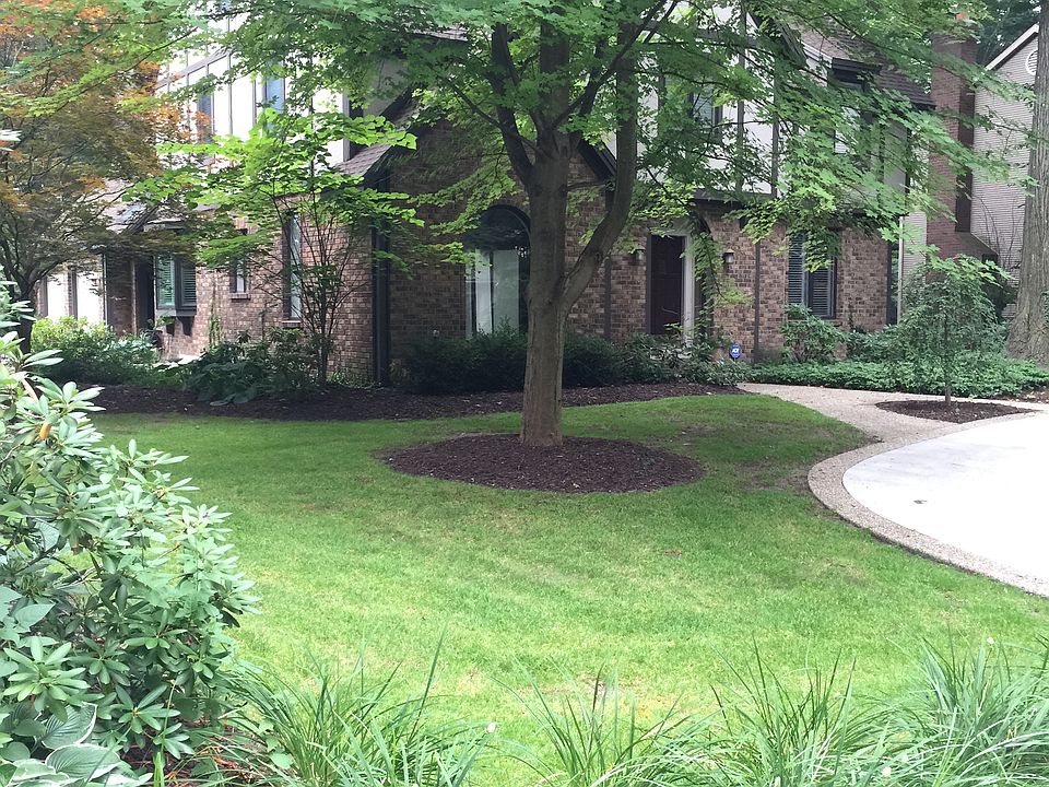 2nd image of 255 Oakwood Ave