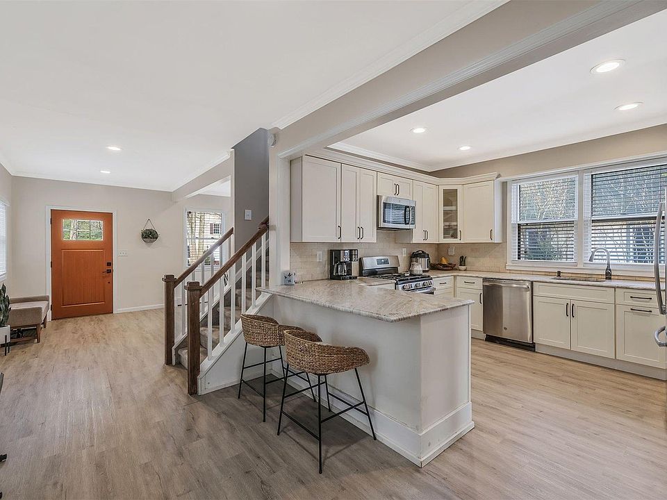 1st image of 7 Rosewell Avenue