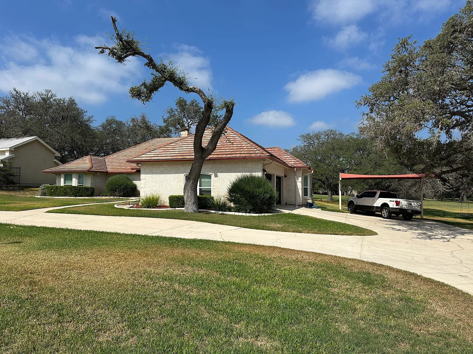 3 bed, 2868 sqft, $3,300 — Photo 4