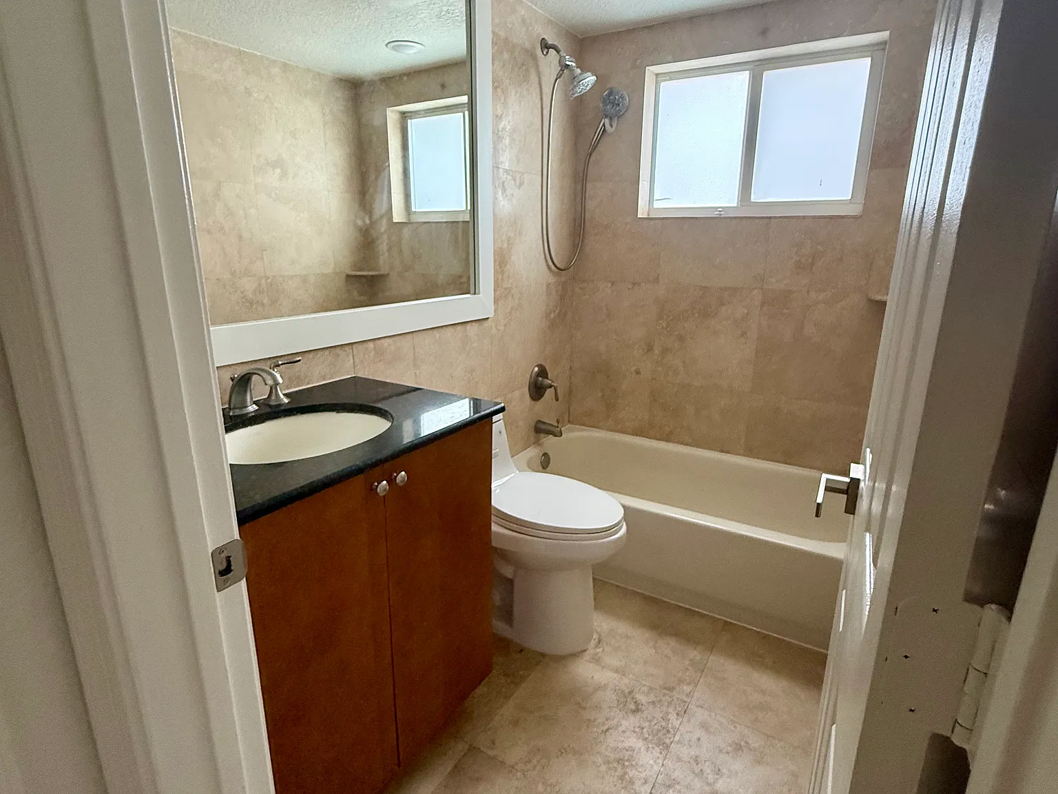 2 bed, 908 sqft, $2,100 — Photo 3