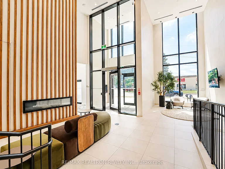 8188 Yonge St #627 — Photo 4
