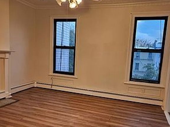 2nd image of 20-15 Steinway St #2L