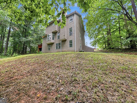 5th image of 208 Foxdale Ct