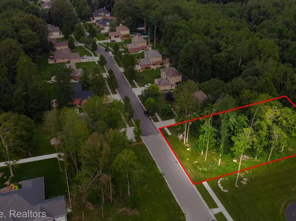 35310 Diane Ln, Richmond, MI 48062