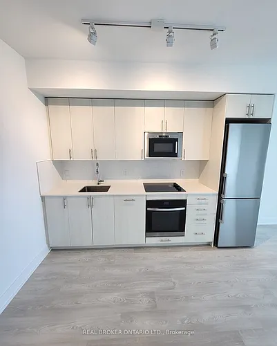 2545 Simcoe St N Photo 1