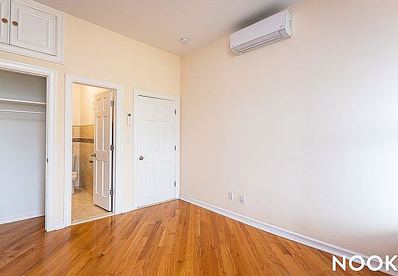 2nd image of 618 Bainbridge St #3