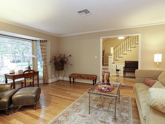 5th image of 10123 Sugar Hill Dr