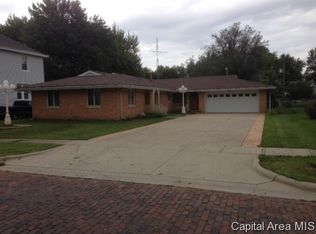 703 W Market St, Taylorville, IL 62568