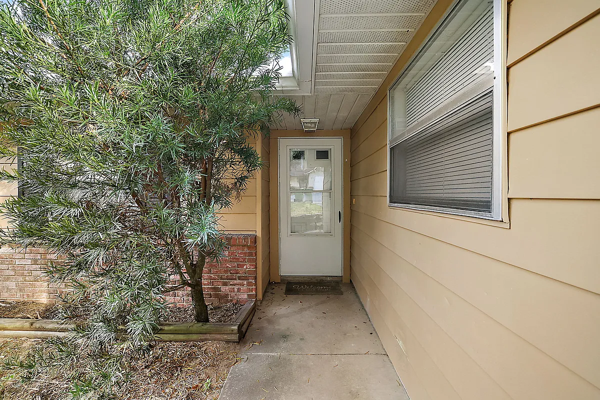 Building Photo - 202 Fernwood St #1