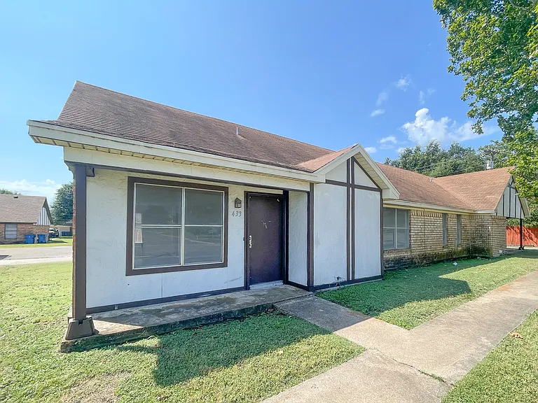 433 W Panther Way — Photo 2