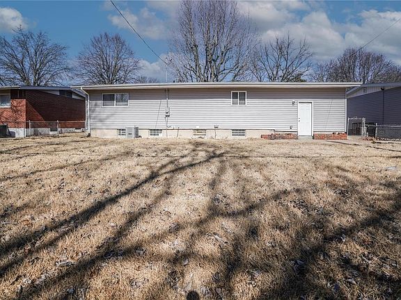 3rd image of 1634 Champlin Dr