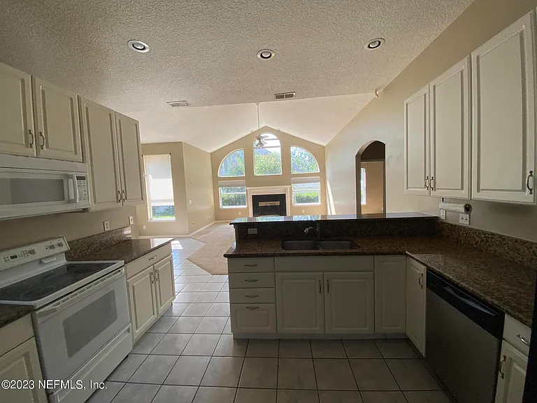 312 Morning Glory Ln — Photo 12