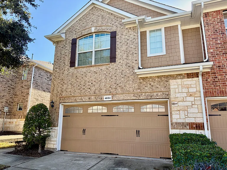4654 Penelope Ln — Photo 1