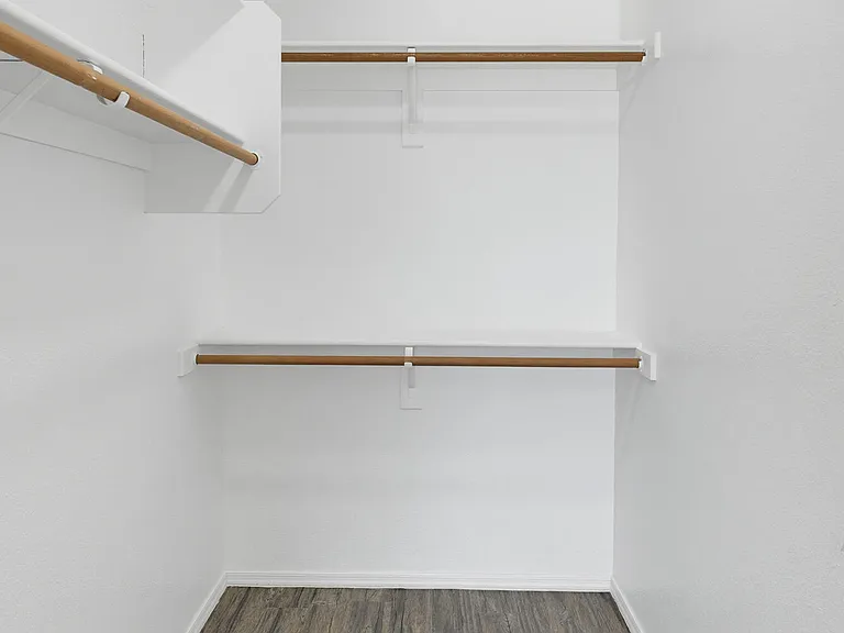 543 W Grovers Ave — Photo 16