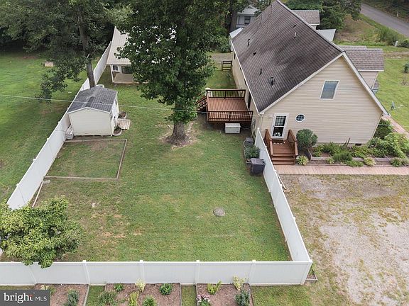 4th image of 811 Long Point Rd