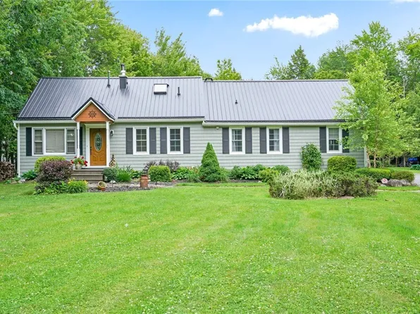 7239 Versailles Plank Rd, Derby, NY 14047