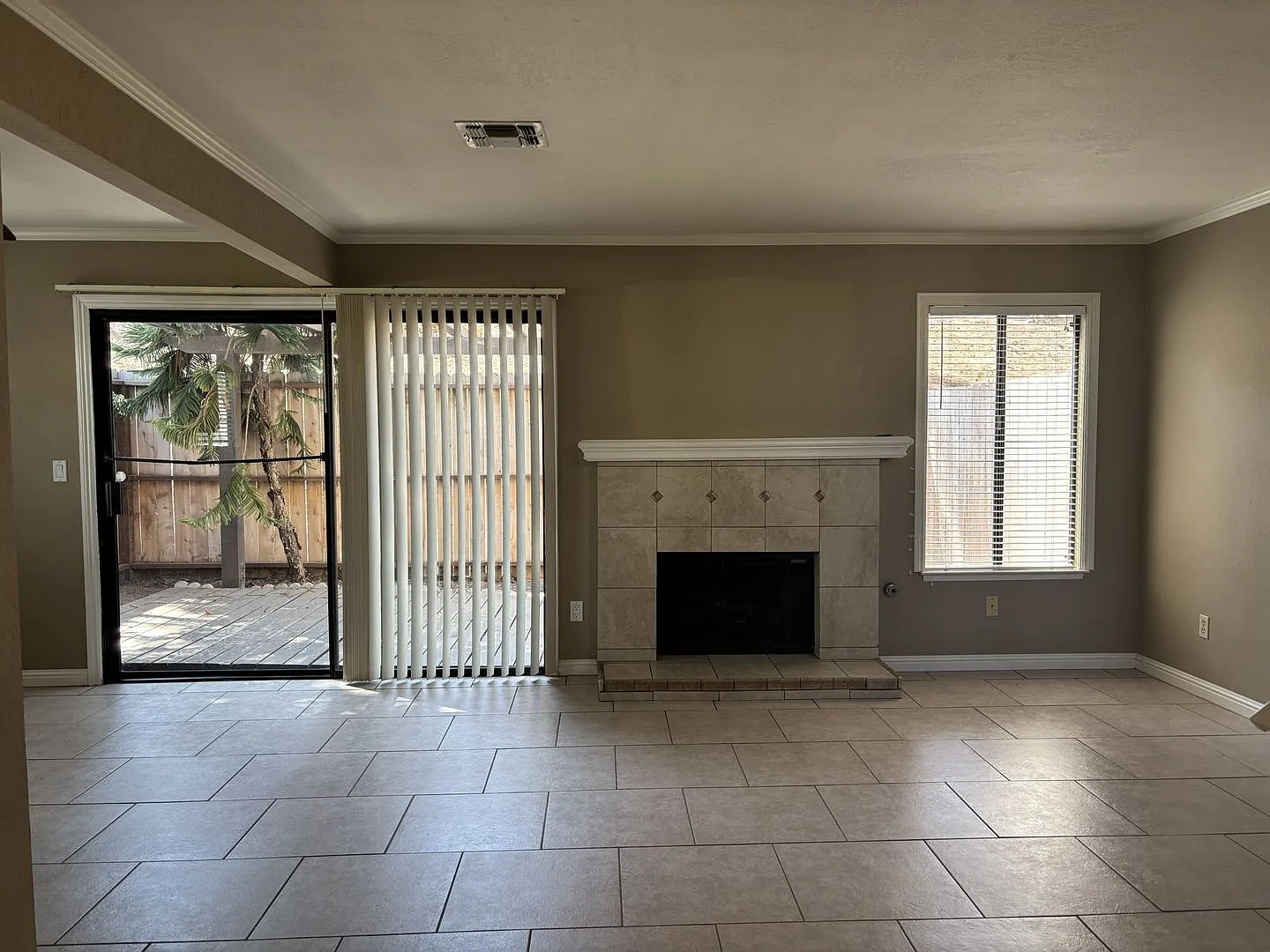 Charming 3 Bedroom/2.5 Bathroom Townhome Available September 1st — Photo 3