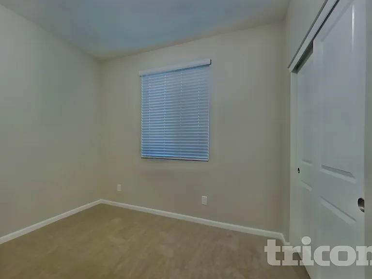 17852 W Daley Ln — Photo 12