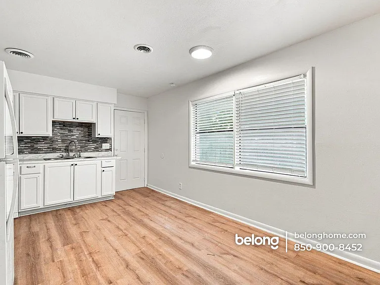 6011 Greenwood Ln — Photo 8