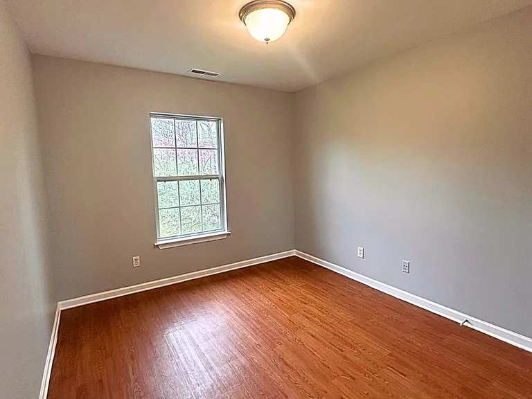Chilewich Apartments — Photo 36