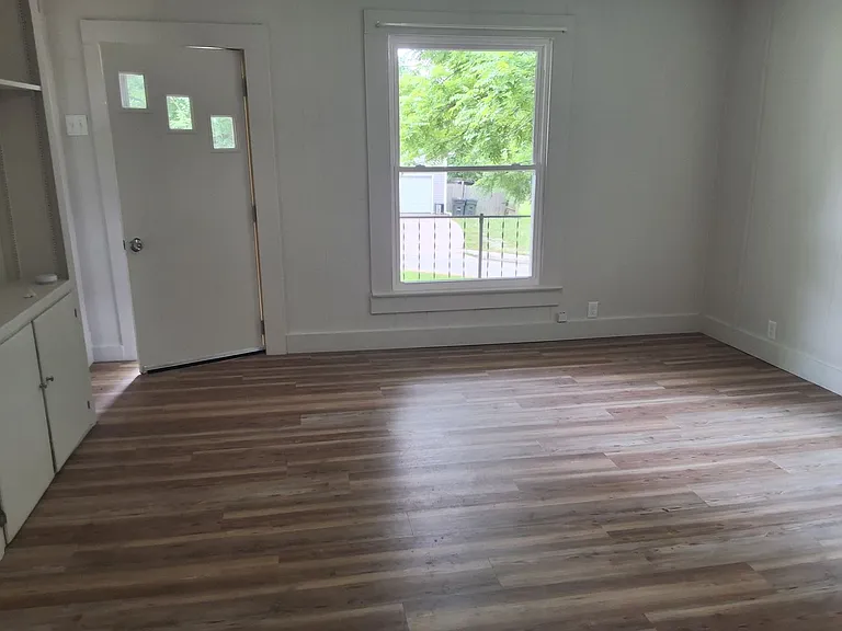 109 E Main St — Photo 18