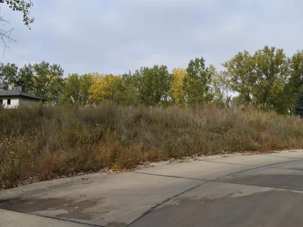 685 Arrowhead Ct, Dakota Dunes, SD 57049