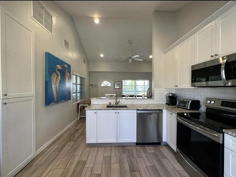 49 Douglas Dr — Photo 22