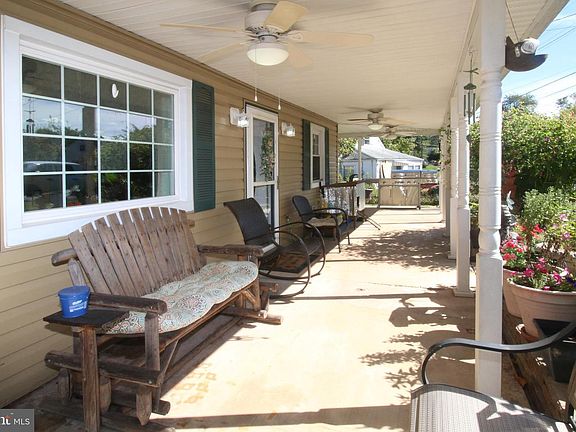 5th image of 162 Cabbel Dr