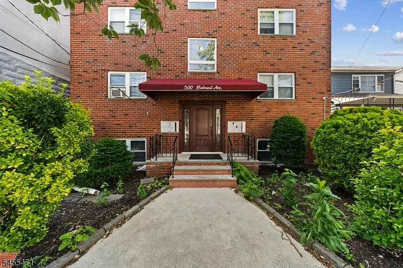 298-300 Belmont Ave #5