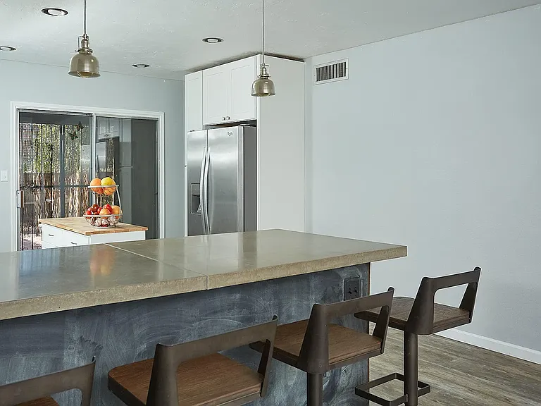 3906 N Stone Ave — Photo 12