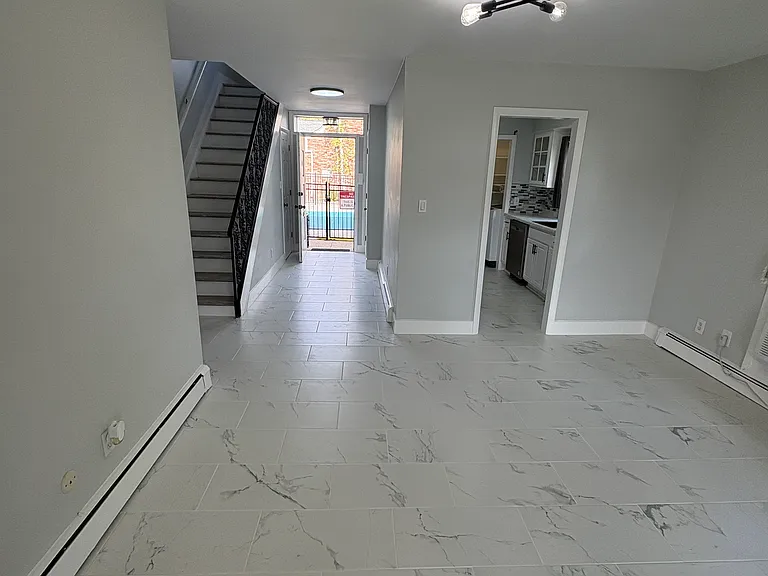 2356 W 14 Mile Rd — Photo 25