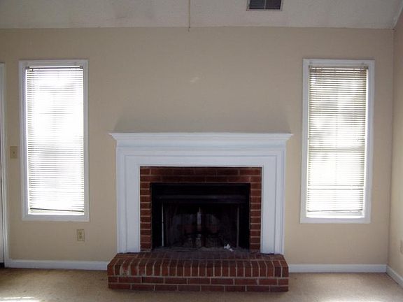 3rd image of 5066 Laurel Glen Ct SE