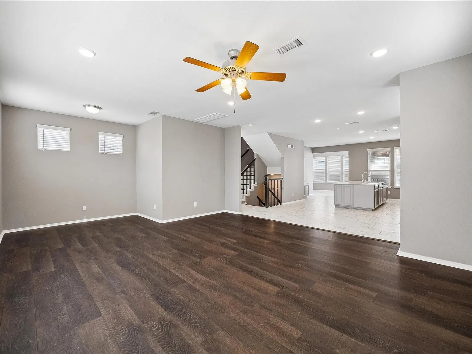 4 bed, 4.0 bath, 2795 sqft, $2,950 — Photo 4