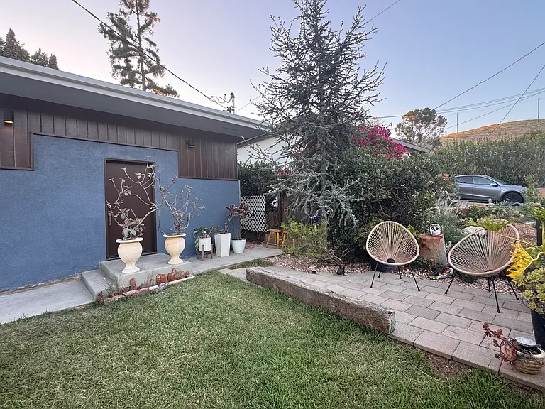 2323 N Indiana Ave #1/2 — Photo 4