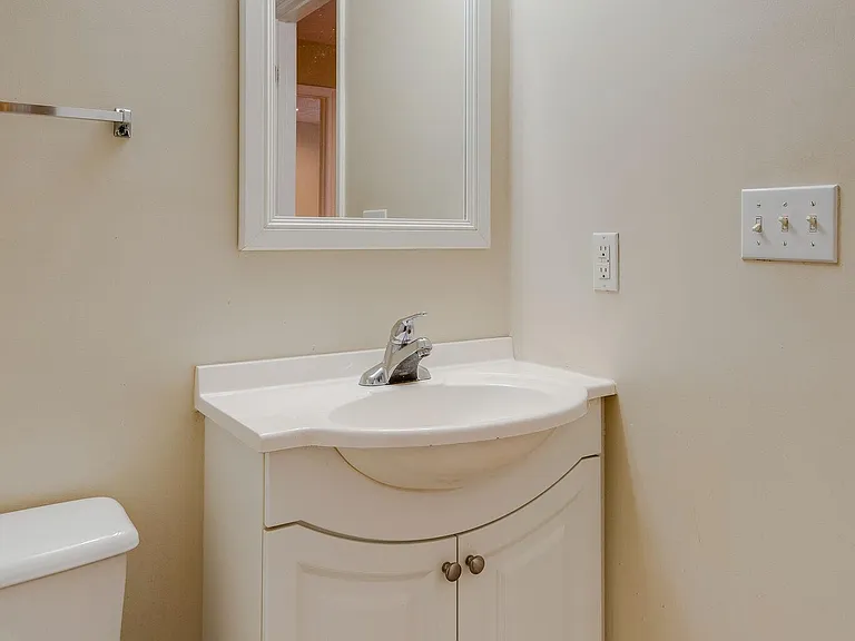 826 Victoria Dr — Photo 25