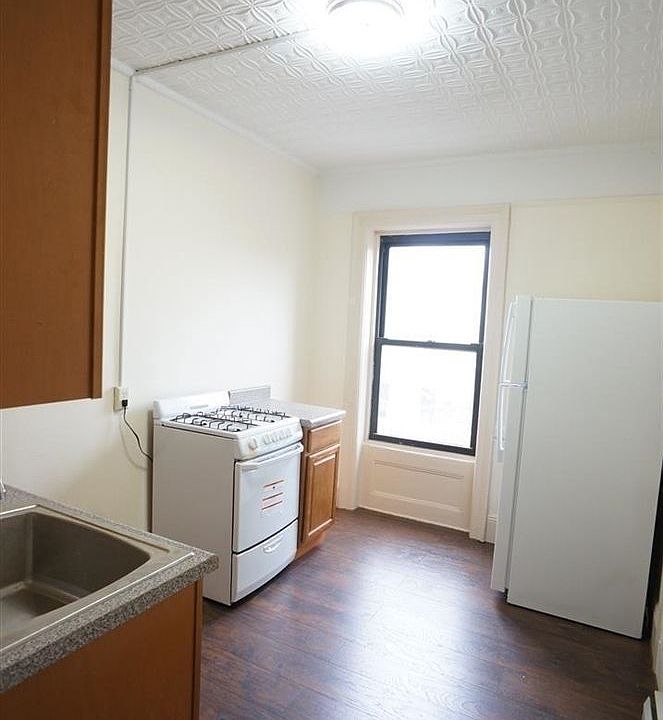 2nd image of 103 Berry St APT 4F